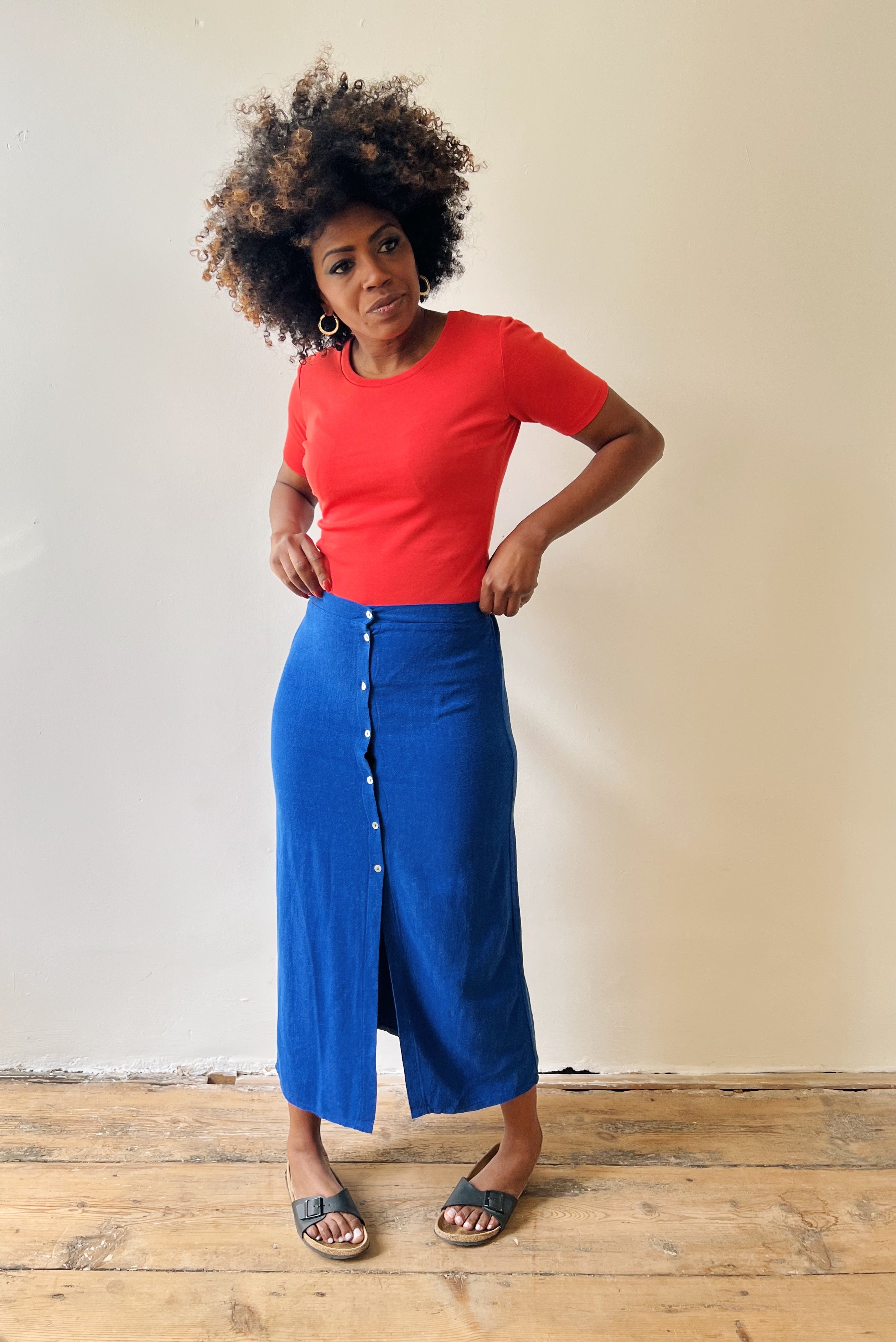 Fitted midsleeve t-shirt with a round neckline in ribbed fabric.
