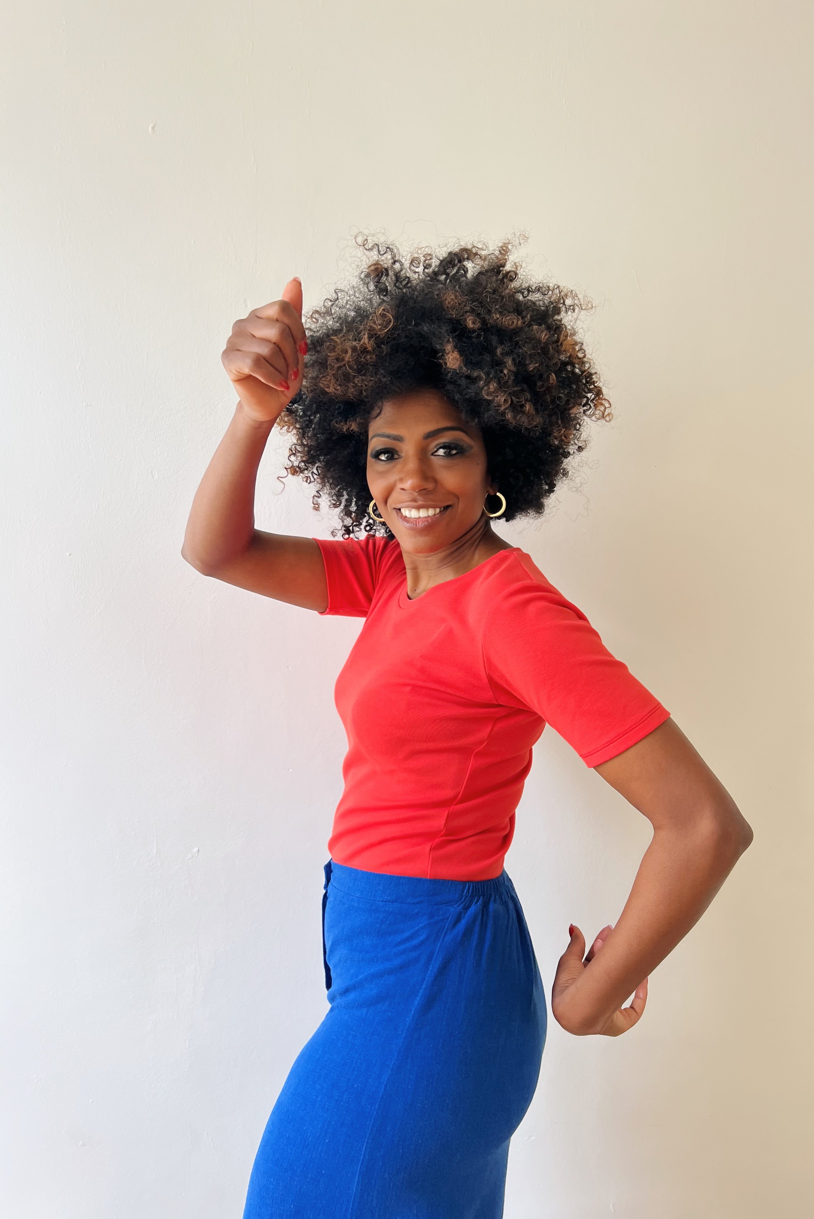 Fitted midsleeve t-shirt with a round neckline in ribbed fabric.