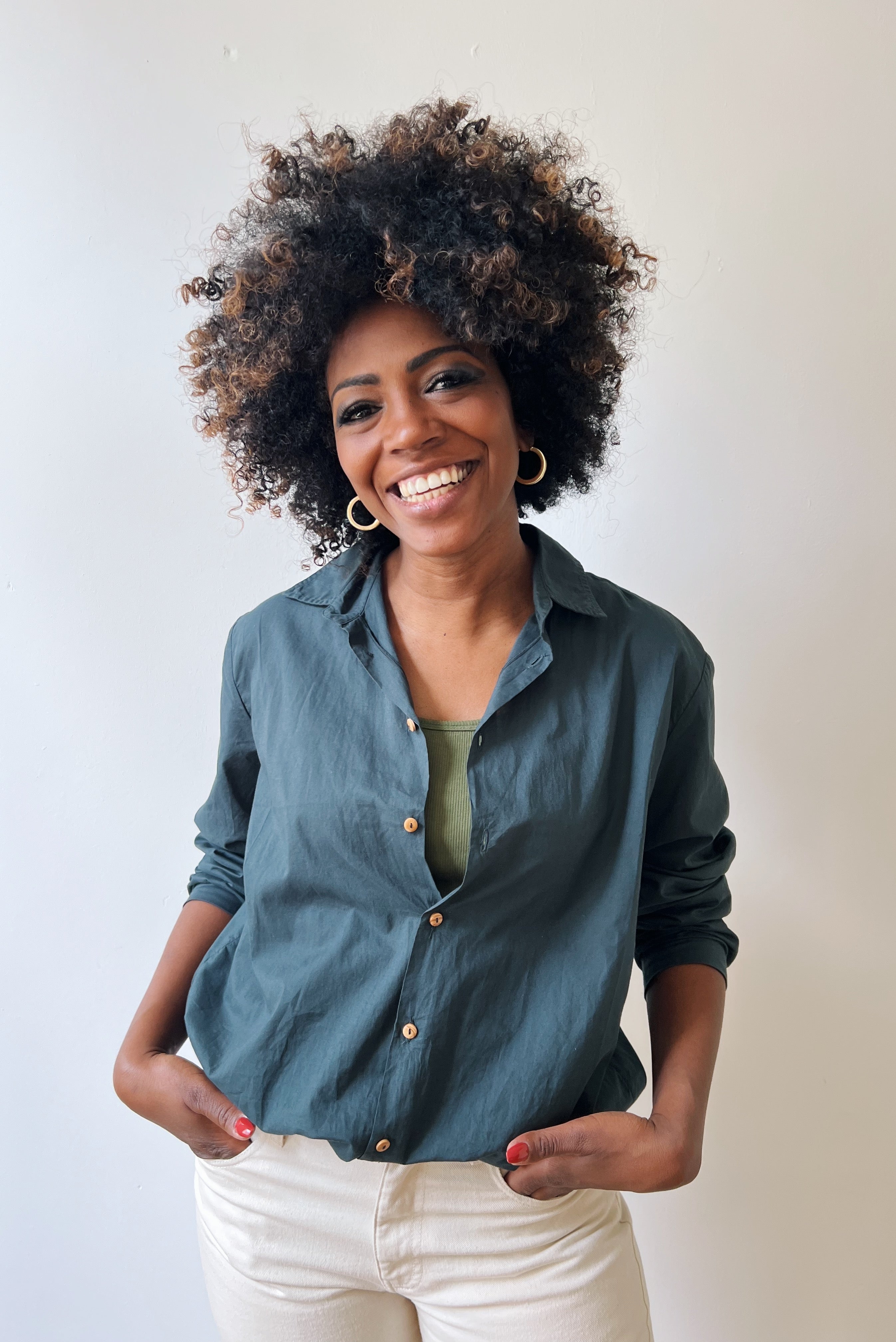 Straight fit shirt finished off with wooden buttons in soft voile. Wear it 2 sizes bigger for an oversized look.