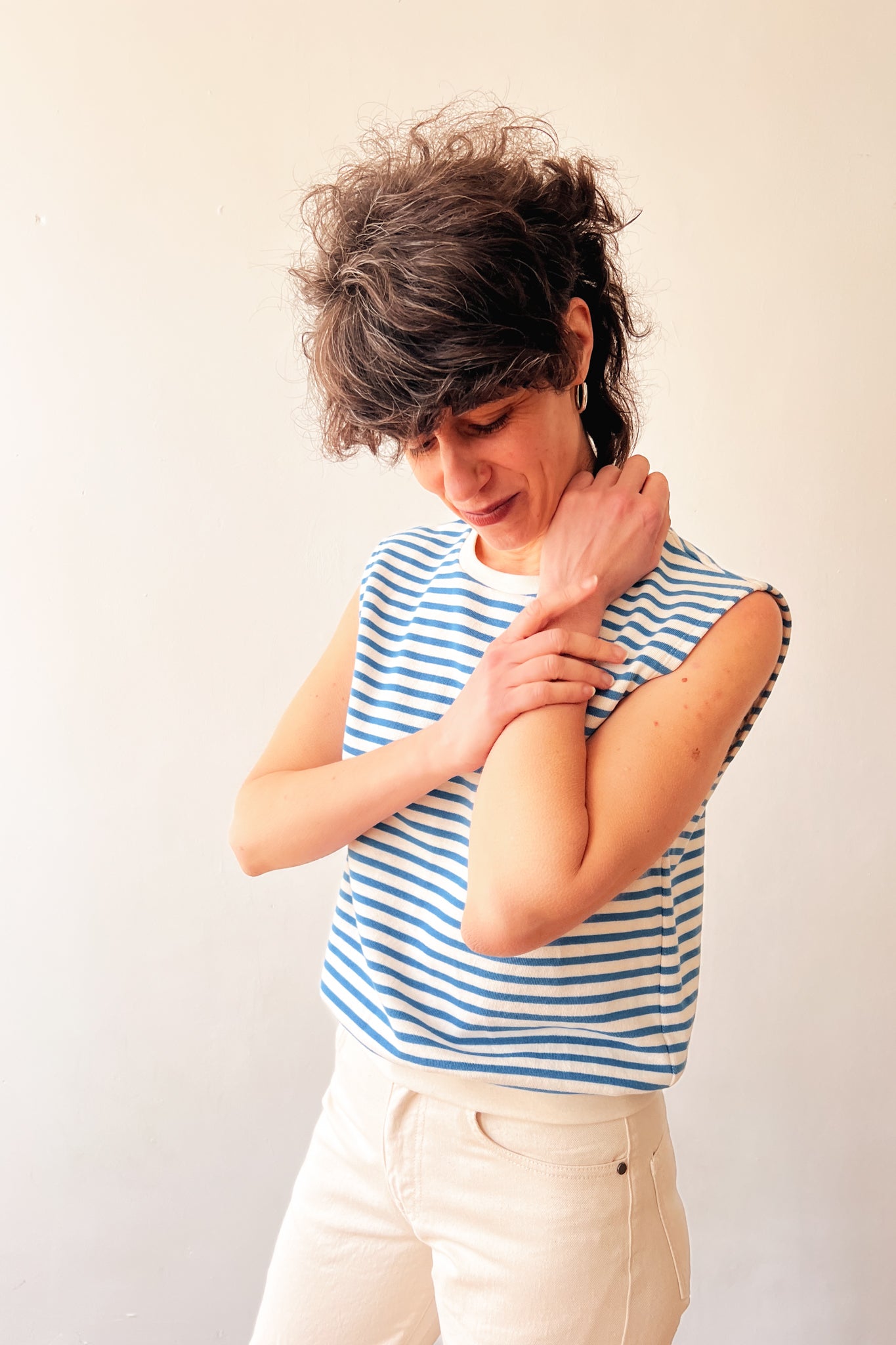 Sleeveless Sweater Freya - Bright Blue Stripes
