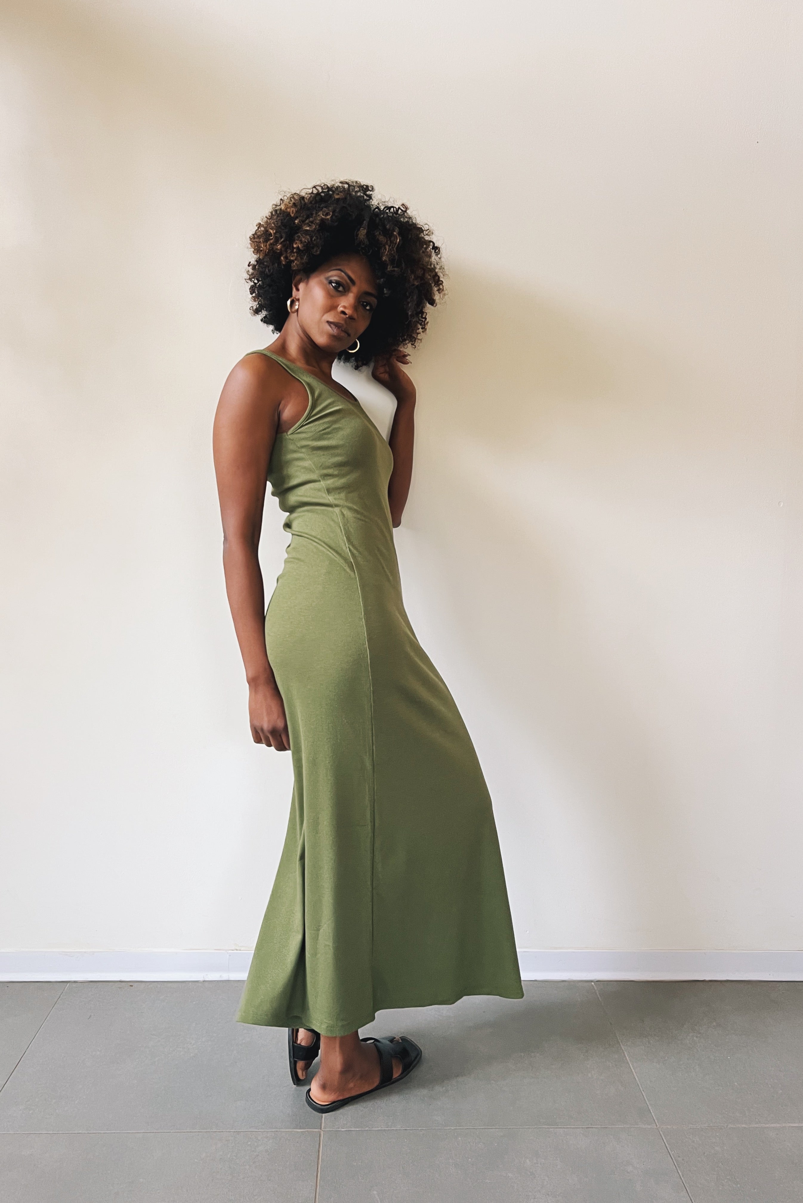 Long singlet dress with an open neckline and one side slit.