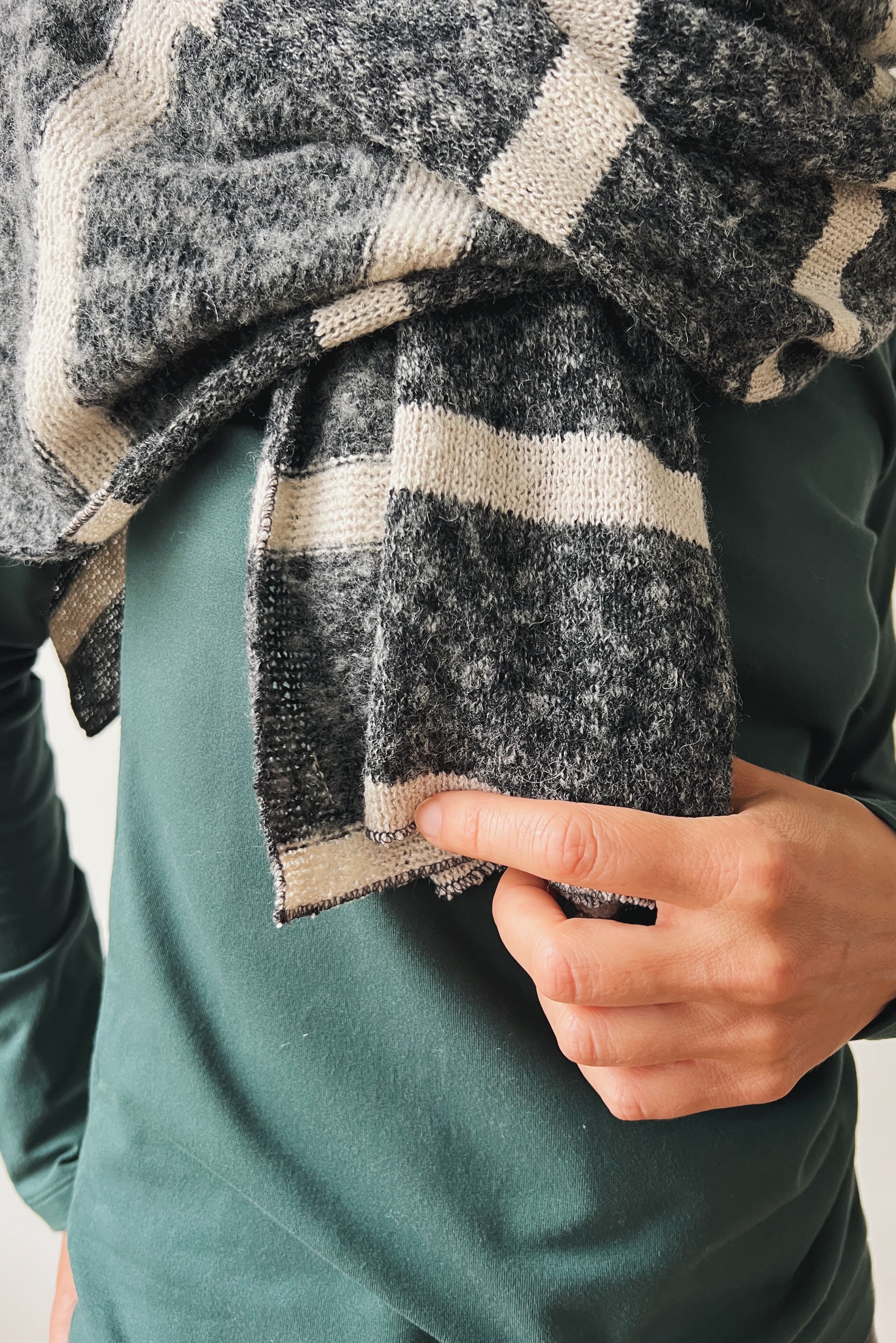 Knitted Scarf - Antra stripes