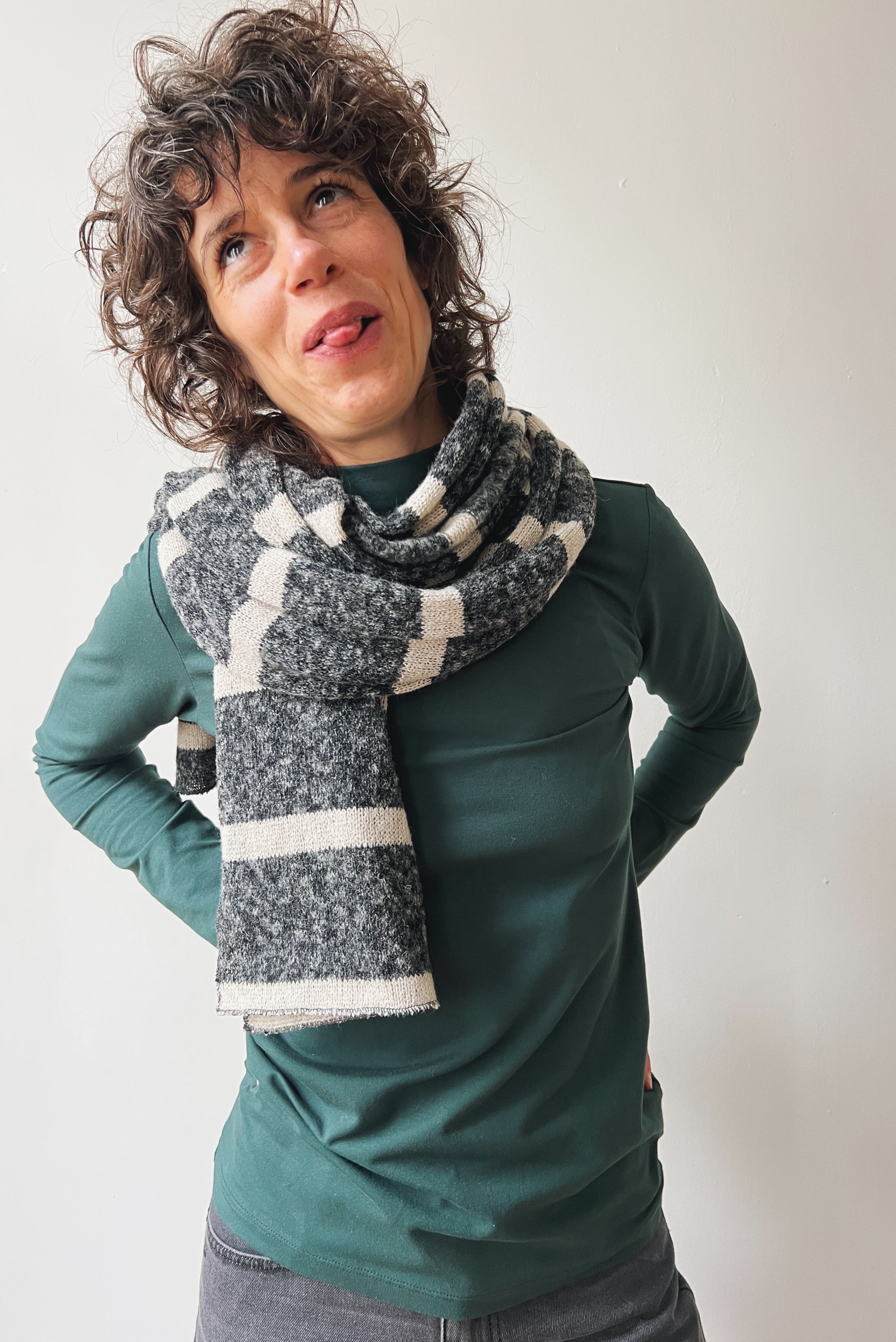 Knitted Scarf - Antra stripes