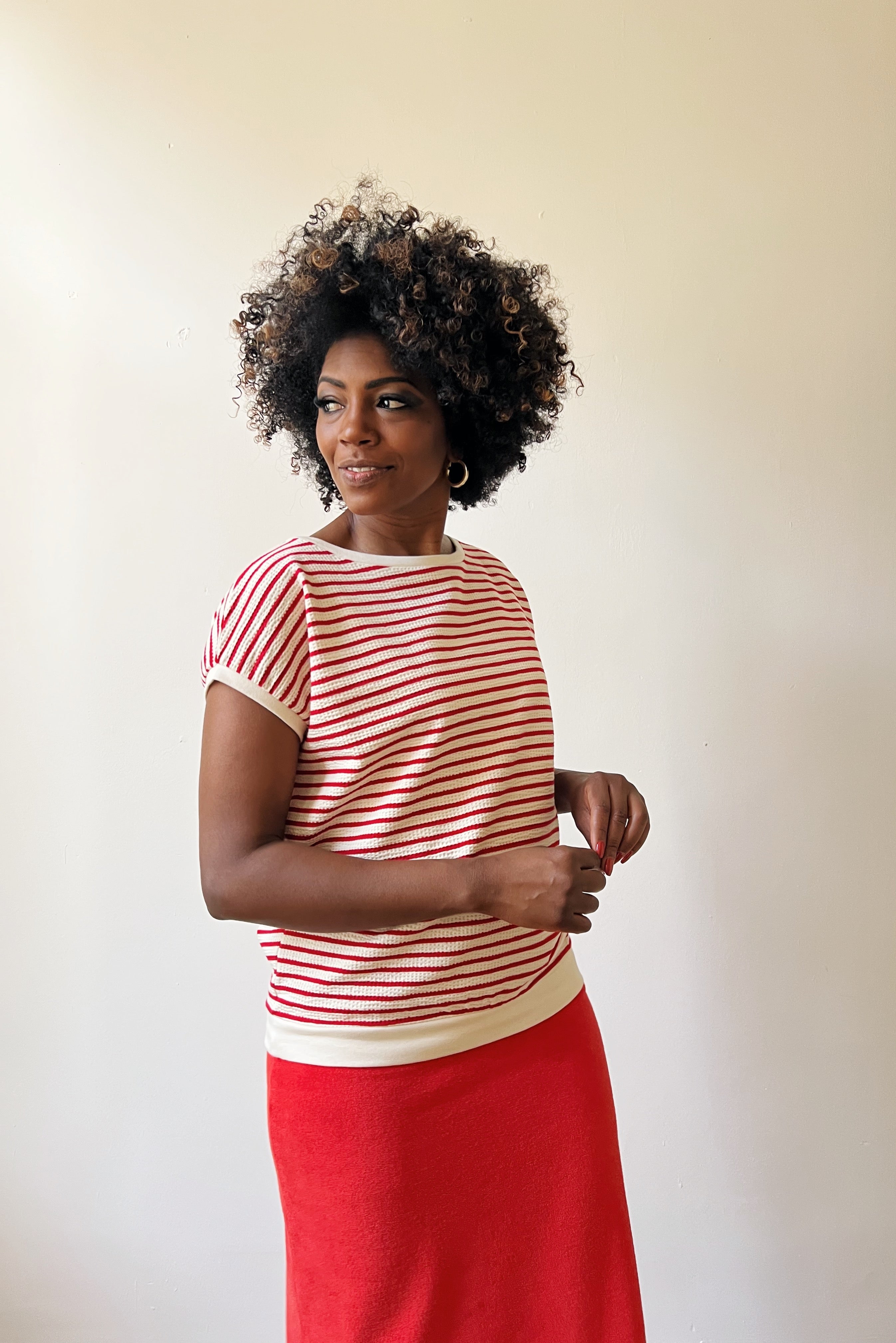 Loose top with round neck in refined knitted jersey with stripes. Finished of with a soft rib.